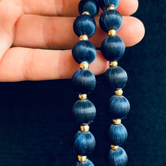 Beautiful sapphire blue and gold necklace - Picture 5 of 8